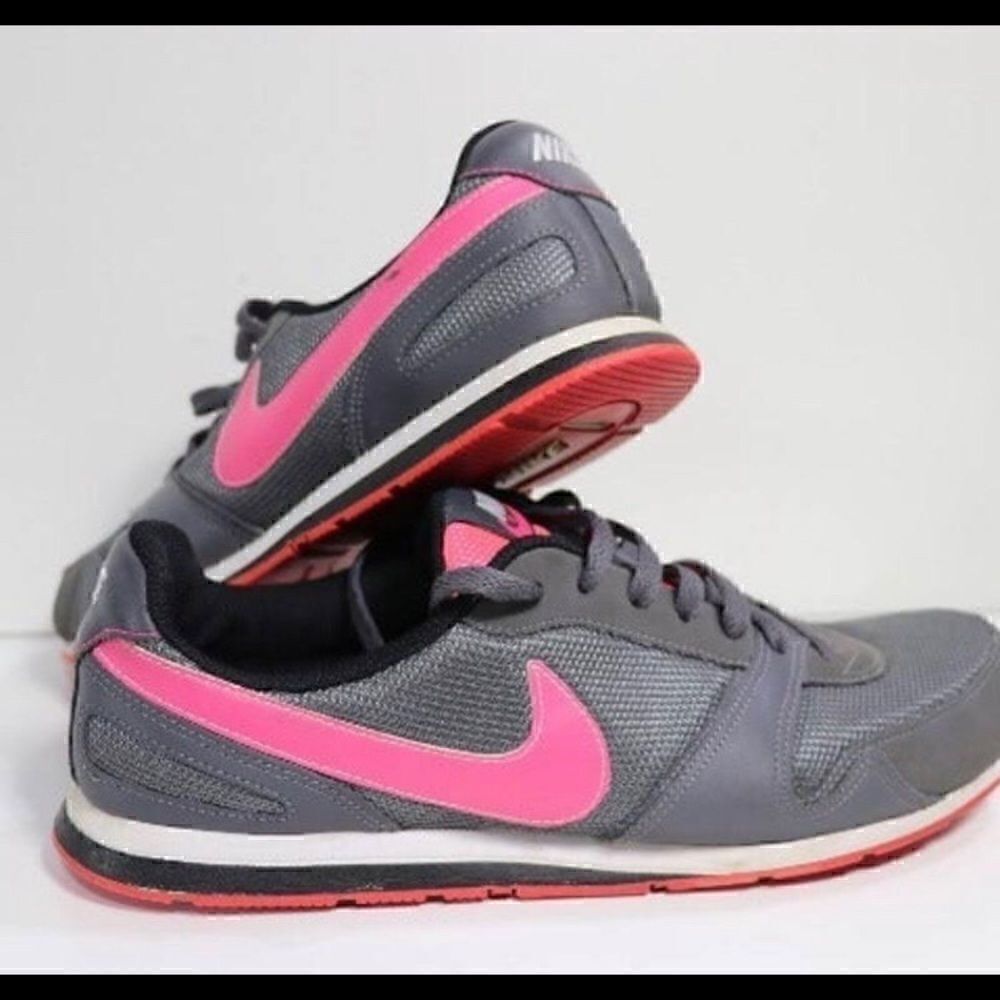 NIKE women’s athletic shoes sneakers size 10 eur 42 gray pink
